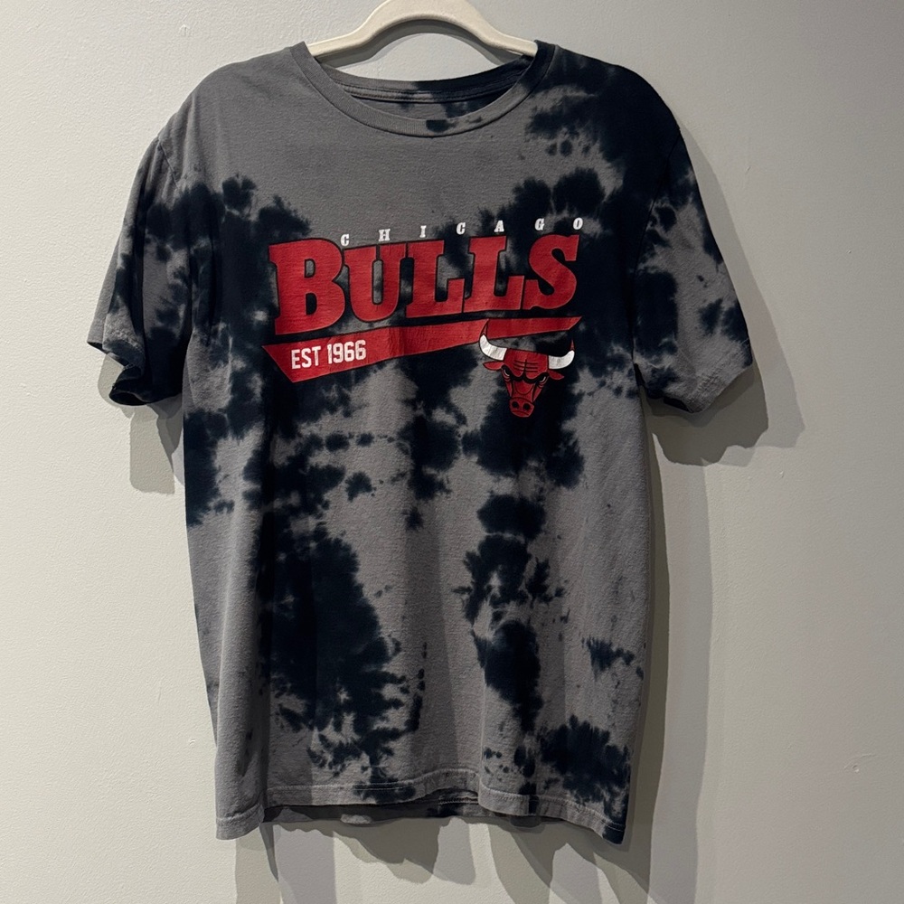 Chicago Bulls Graphic Tee - Black and Gray